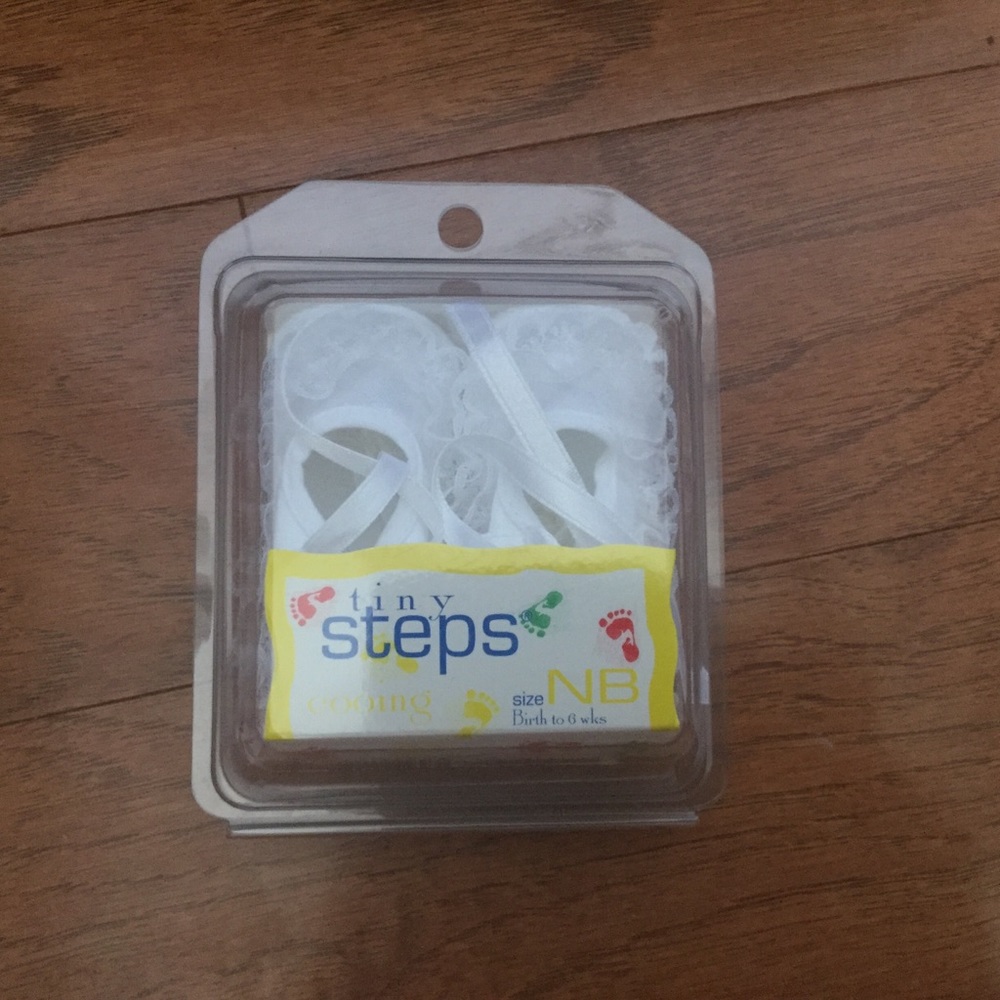 NIB Tiny Steps Baby White Lacey Crib Shoes Size NB (Birth to 6 Weeks) Baptism